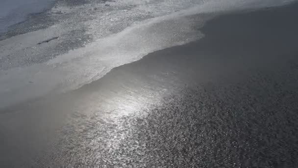 Jég Textúra Jégcsapok Tél Téli Időjárás Gólyalábat Havat Repedések Jégen — Stock videók