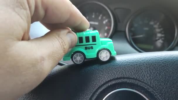 Leksaksbuss Blå Buss Leksaksbil Leksaksbil Fullfjädrad Bil — Stockvideo