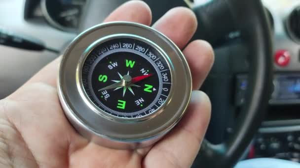 Metalowy Kompas Ręku Srebrny Antyczny Kompas Kompas Retro Orientacja Terenu — Wideo stockowe