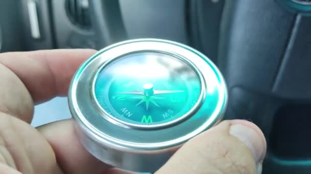Metallkompass Handen Silver Antik Kompass Retro Kompass Terrängorientering Pilmekanism Cirkulär — Stockvideo