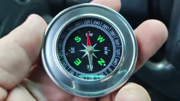 Metal Compass Hand Silver Antique Compass Retro Compass Terrain Orientation — Stock Video