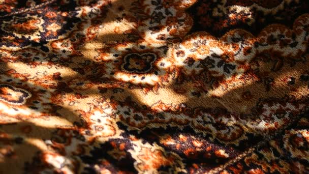 텍스처 카펫에 카펫에 세트와 그림자 텍스처의 클로즈업 양탄자 예술적 디자인 — 비디오
