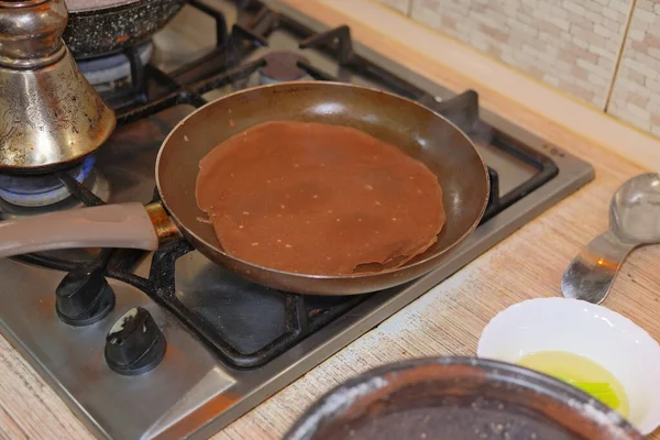 Pfannkuchen Backen Hause Hausküche Schokoladenpfannkuchen — Stockfoto