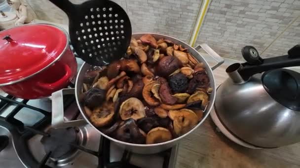 Compota Cocina Compota Frutas Secas Una Cacerola Frutos Secos — Vídeos de Stock