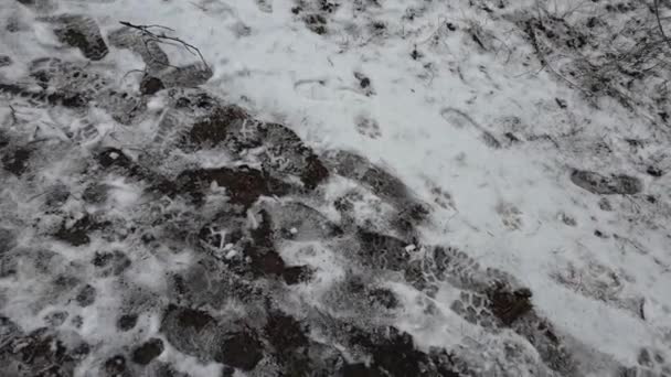 Сніг Землі Відбитки Снігу Брудний Мокрий Сірий Сніг Посміхнутися Комунальні — стокове відео