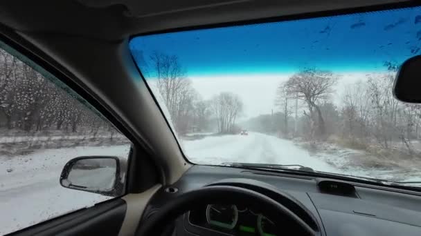 Prowadzenie Samochodu Śnieżnej Pogodzie Jazda Samochodem Niebezpiecznych Warunkach Śniegowych Zima — Wideo stockowe