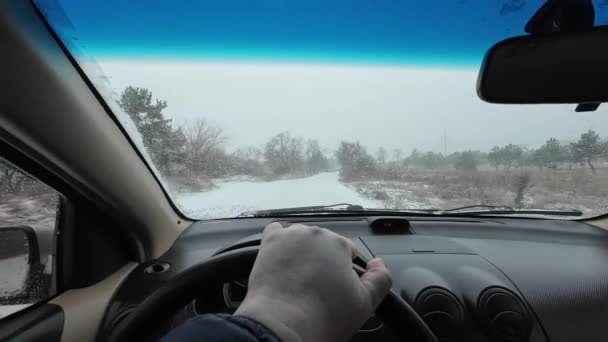 Havas Időben Autóval Vezető Autó Veszélyes Havas Körülmények Között Téli — Stock videók