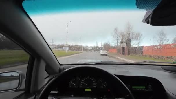 Prowadzenie Samochodu Samochodzie Ręce Mężczyzn Kierownicy Samochodu Podróżuje Samochodem Biznesmen — Wideo stockowe