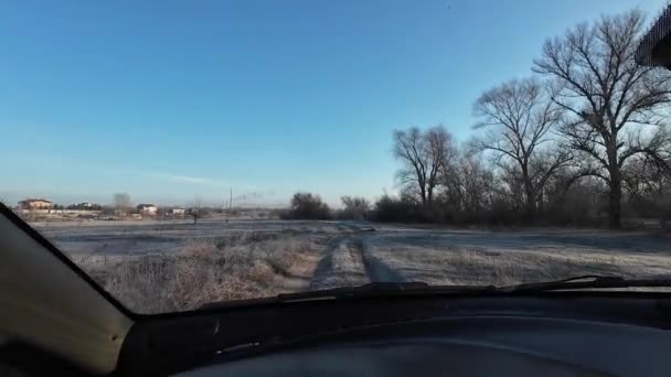 Kierowca Prowadzący Samochód Zła Droga Dziury Drodze Złe Warunki Drogowe — Wideo stockowe