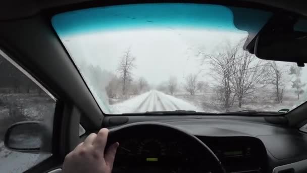 Kierowca Prowadzący Samochód Zła Droga Dziury Drodze Złe Warunki Drogowe — Wideo stockowe