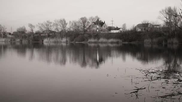 Monochrome Landschaft Mit Wasser Schwarz Weiße Landschaft Mit Spiegelung Wasser — Stockvideo
