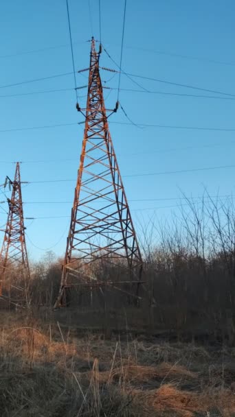 Maszty Przenoszenia Napędu Biegun Elektryczny Linie Wysokiego Napięcia Wieża Nadawcza — Wideo stockowe