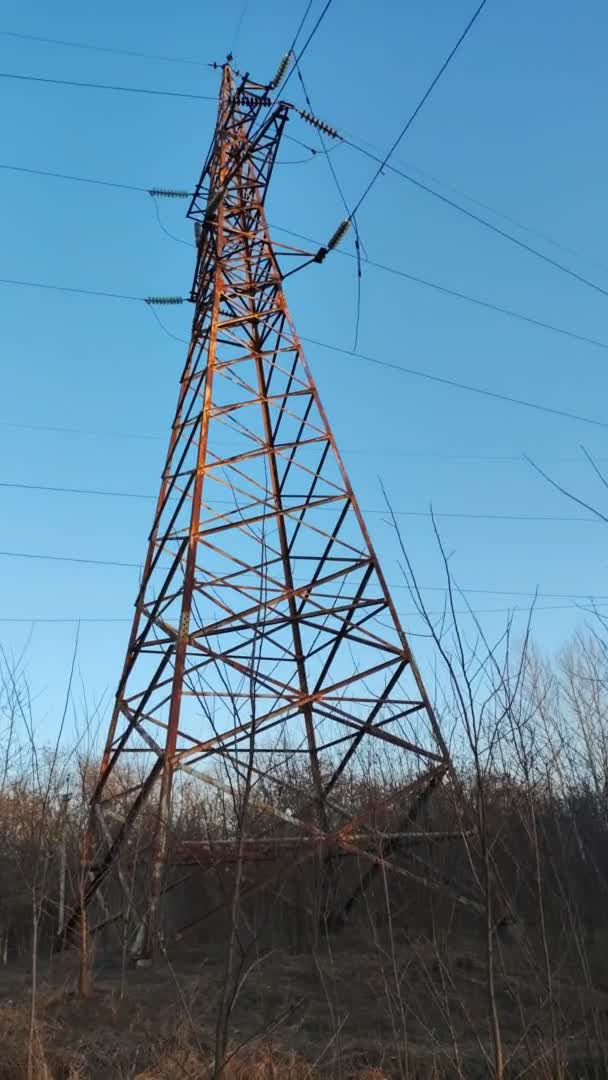 Maszty Przenoszenia Napędu Biegun Elektryczny Linie Wysokiego Napięcia Wieża Nadawcza — Wideo stockowe