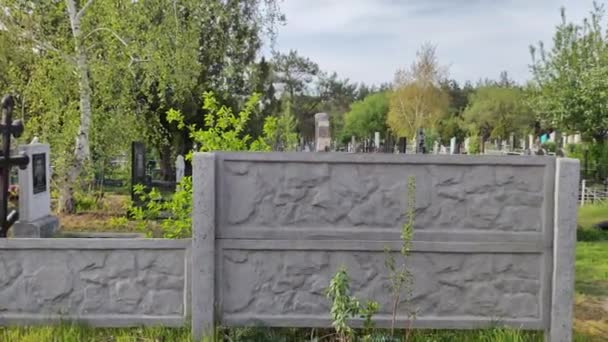 Kijów Miasto Ukraina Kwiecień 2024 Cmentarz Stare Groby Pomniki Cmentarzu — Wideo stockowe