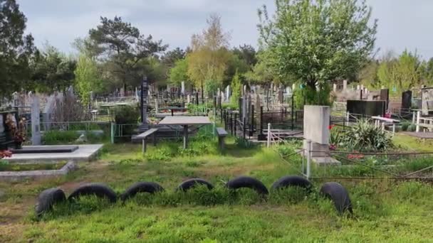 Kiev Ukraine Avril 2024 Cimetière Vieilles Tombes Monuments Dans Cimetière — Video