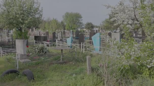 Kyiv Şehri Ukrayna Nisan 2024 Mezarlığı Eski Mezarlar Mezarlıktaki Anıtlar — Stok video