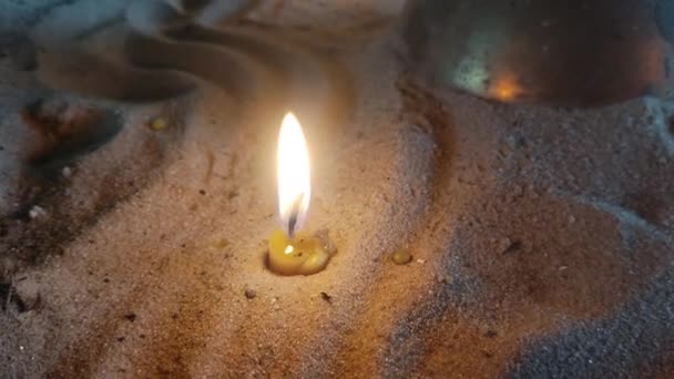 Gyertyák Kiégnek Templomi Gyertyák Gyertyák Homokban — Stock videók