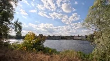 Zaman metodu devrede. Zaman mefhumunu harekete geçir. Video Doğa Yürüyüşü zamanı. Zaman ayarlı video doğa manzarası. Hareket halindeki zaman dilimi. Zaman bükümlü doğa manzarası. zaman eğrisi yürüyüşü.