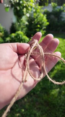 Felaket. Doğal Jute Twine dokusu. Doğal jüt sicimin yüksek çözünürlüklü dokusu pürüzlü liflerini ve organik dokumasını gösteriyor. Elde bela. Jute çuval bezi rustik ip ipi ipi ipi.