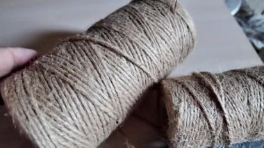 Felaket. Doğal Jute Twine dokusu. Doğal jüt sicimin yüksek çözünürlüklü dokusu pürüzlü liflerini ve organik dokumasını gösteriyor. Doğal Jute Twine dokusu. Doğal Jüt İkizinin Dokuları.