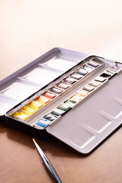 Watercolor Tin Pans Colorful Paint Brush Imagens De Bancos De Imagens