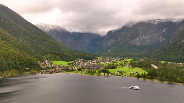 Letecký Pohled Slavné Město Obertraun Blízkosti Hallstatt Jeho Krásné Jezero — Stock video