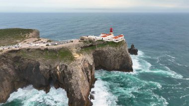 Cabo De Sao Vicente burnu ve deniz feneri Vila do Bispo, Güney Portekiz, Algarve 'de. Havadan