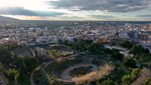 西班牙梅里达古罗马剧院的空中景观 免版税图库照片