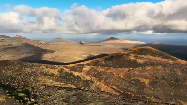 Widok Lotu Ptaka Wulkaniczną Dolinę Park Narodowy Timanfaya Lanzarote Wyspy — Wideo stockowe