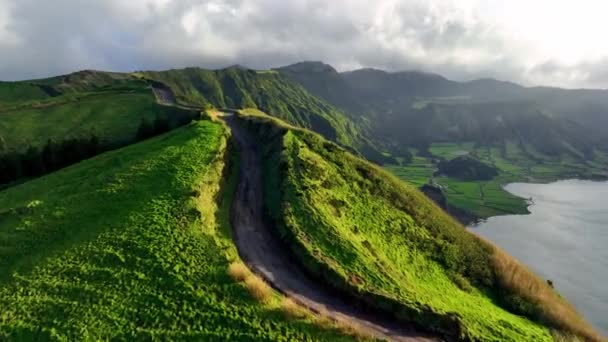 Drone Latający Nad Zielonymi Górami Wyspy Sao Miguel Oceanie Atlantyckim — Wideo stockowe