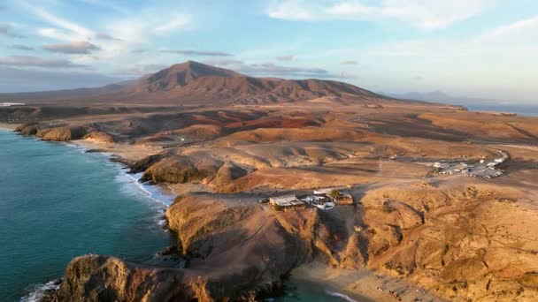 4K航景最受欢迎的帕帕加约海滩兰萨罗德 白沙滩湾 大西洋湾 西班牙加那利群岛 — 图库视频影像