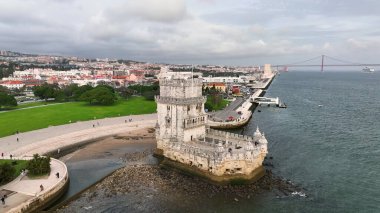 Belem Kulesi, Torre de Belem, Saint Vincent Kulesi 'nin 4k hava manzarası Lizbon Portekiz belediyesinde güçlendirilmiştir.