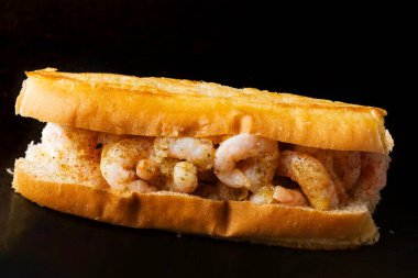 Kırsal Amerikan karidesli deniz ürünleri rulosunu kapatın.