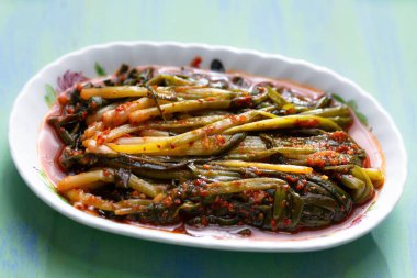                                Bir tabak yeşil soğan kimchi, pa-kimchi