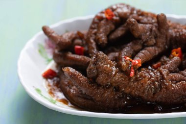                               Çin Dim Sum 'un favori tavuk ayağını kapatın.