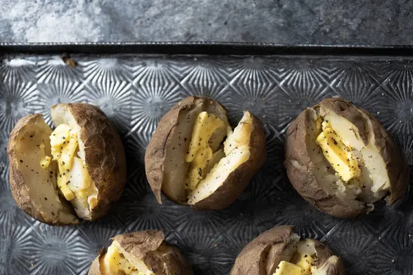 Bir tepsi İngiliz montu patatesi.