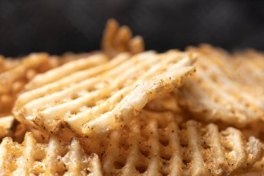  Kırsal altın waffle çapraz patatesleri yakın çekim