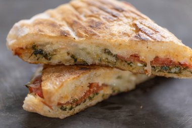 İtalyan caprese sandviçi.