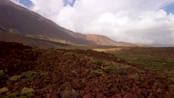 テイデ国立公園の凍った溶岩の上を飛ぶ 高品質4K映像 — ストック動画