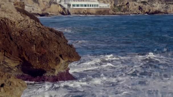 Big Waves Crash Rocky Shore High Quality Footage — Stock video