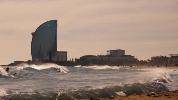 Barcelona Beach Big Waves High Quality Footage — Vídeos de Stock