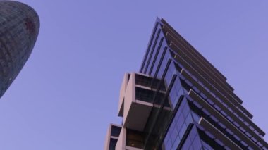 Modern ofis kompleksi. Akşam manzarası.