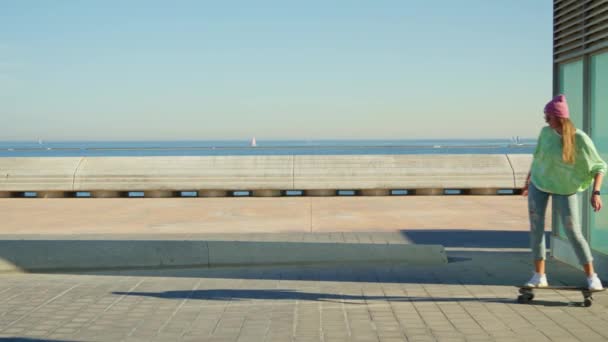 Girl Rides Skateboard Backdrop Sea High Quality Footage — Stok video