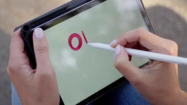 Desenhar Palavra Lowe Tablet Imagens Alta Qualidade — Vídeo de Stock