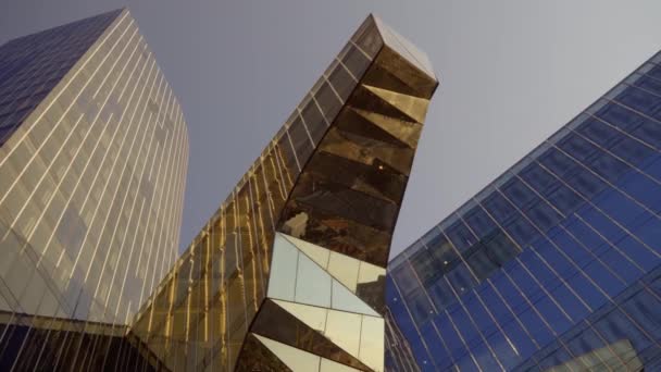 多角形建築の近代的な建物のガラス要素 高品質4K映像 — ストック動画