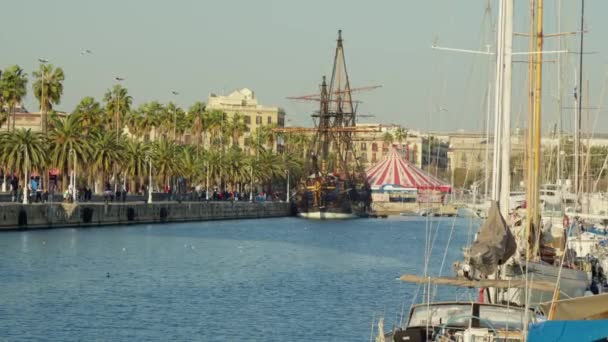 Viejo Barco Estacionado Barcelona Imágenes Alta Calidad — Vídeos de Stock