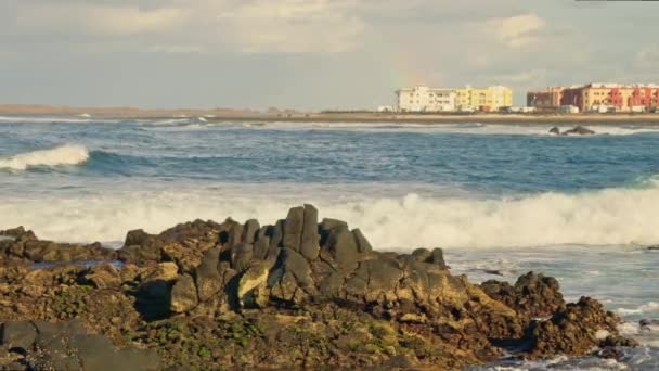 Waves Crash Rocks Citys Coastline High Quality Footage — Stock Video