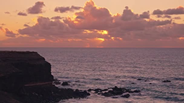 Sesja Zdjęciowa Oceanie Sylwetki Ludzi Zachodzie Słońca Wysokiej Jakości Materiał — Wideo stockowe