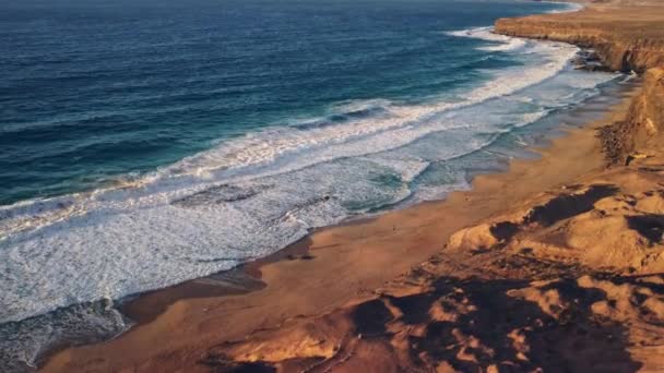 Explora Paraíso Los Surfistas Isla Fuerteventura Conocida Como Meca Para — Vídeo de stock