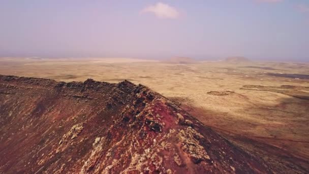 Canlandırıcı Bir Hava Macerasına Atlayın Fuerteventuras Keskin Tepelerinde Süzülen Volkanik — Stok video